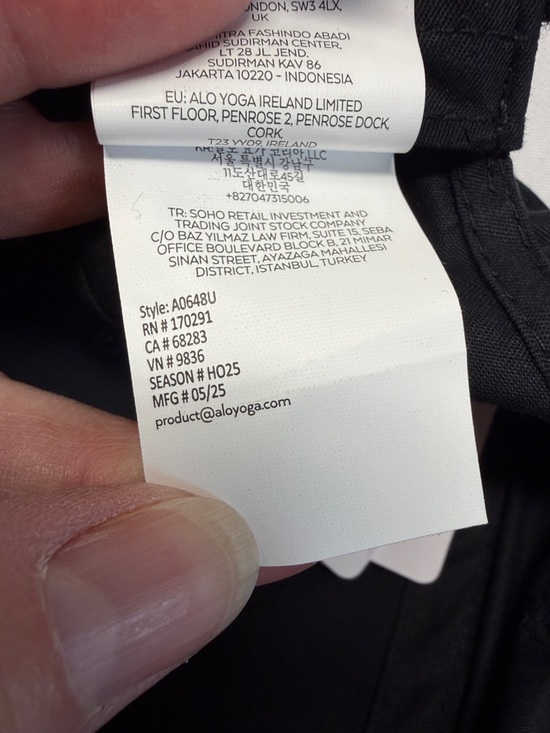 ALO Yoga NWT Black on Black Logo Off Duty Cap Style A0648U - Picture 13 of 13